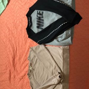 2 crew neck sweatshirts